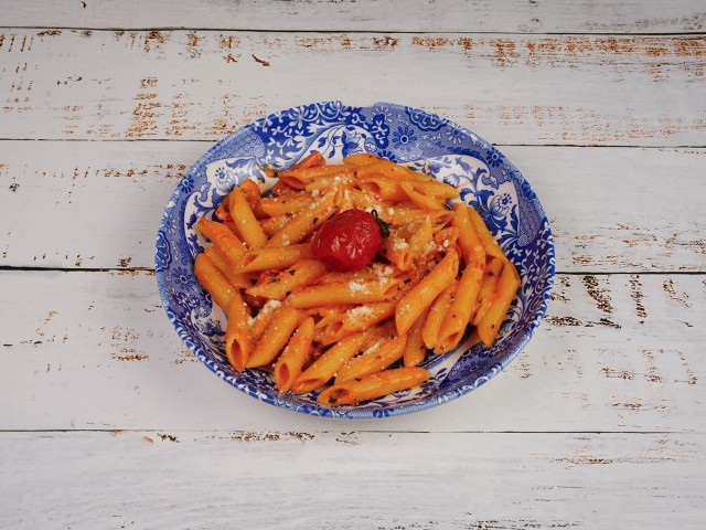 DOMATES SOSLU PENNE