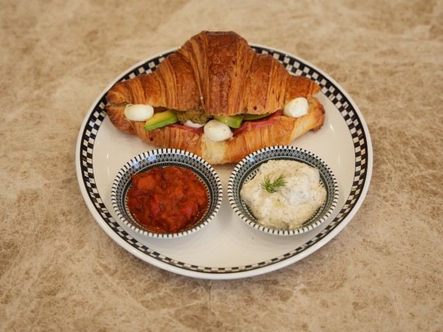 AVOKADO MOZARELLA KRUVASAN