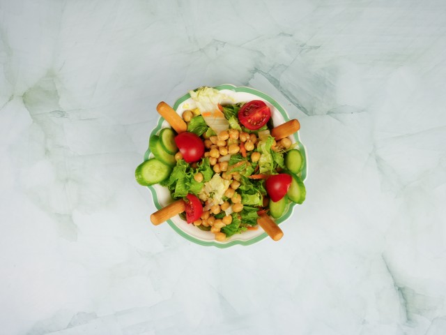 NOHUTLU FİT SALATA